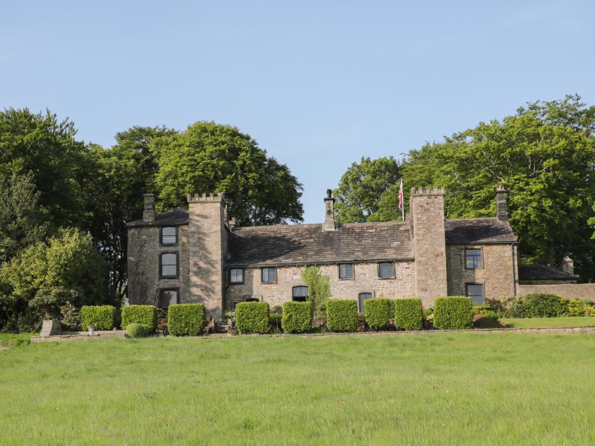 Fernhill Castle Villa Keighley Exterior photo