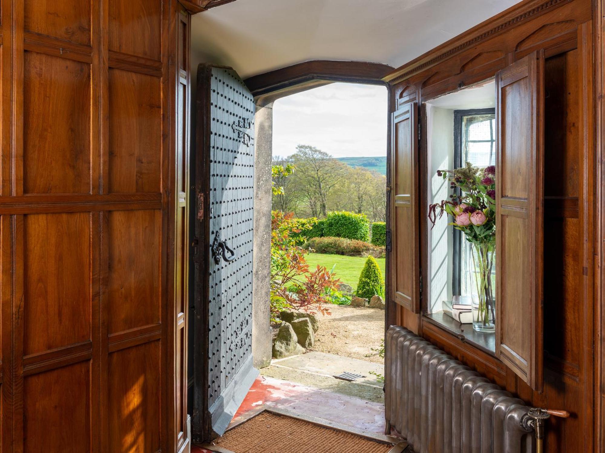 Fernhill Castle Villa Keighley Exterior photo