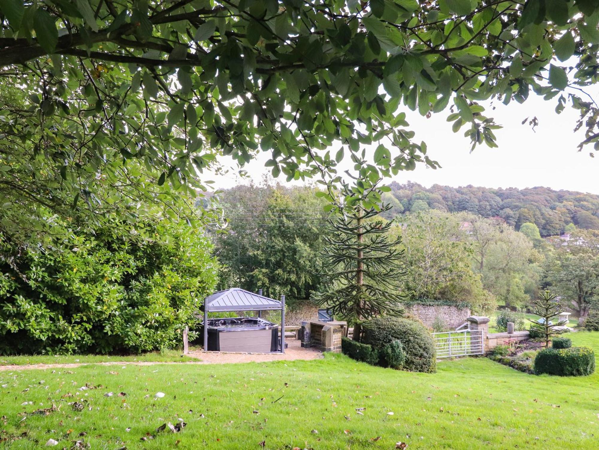Fernhill Castle Villa Keighley Exterior photo